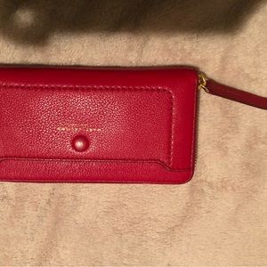 Marc Jacobs wallet. Bag is separate. Almost new. Hardly worn as you see on pics